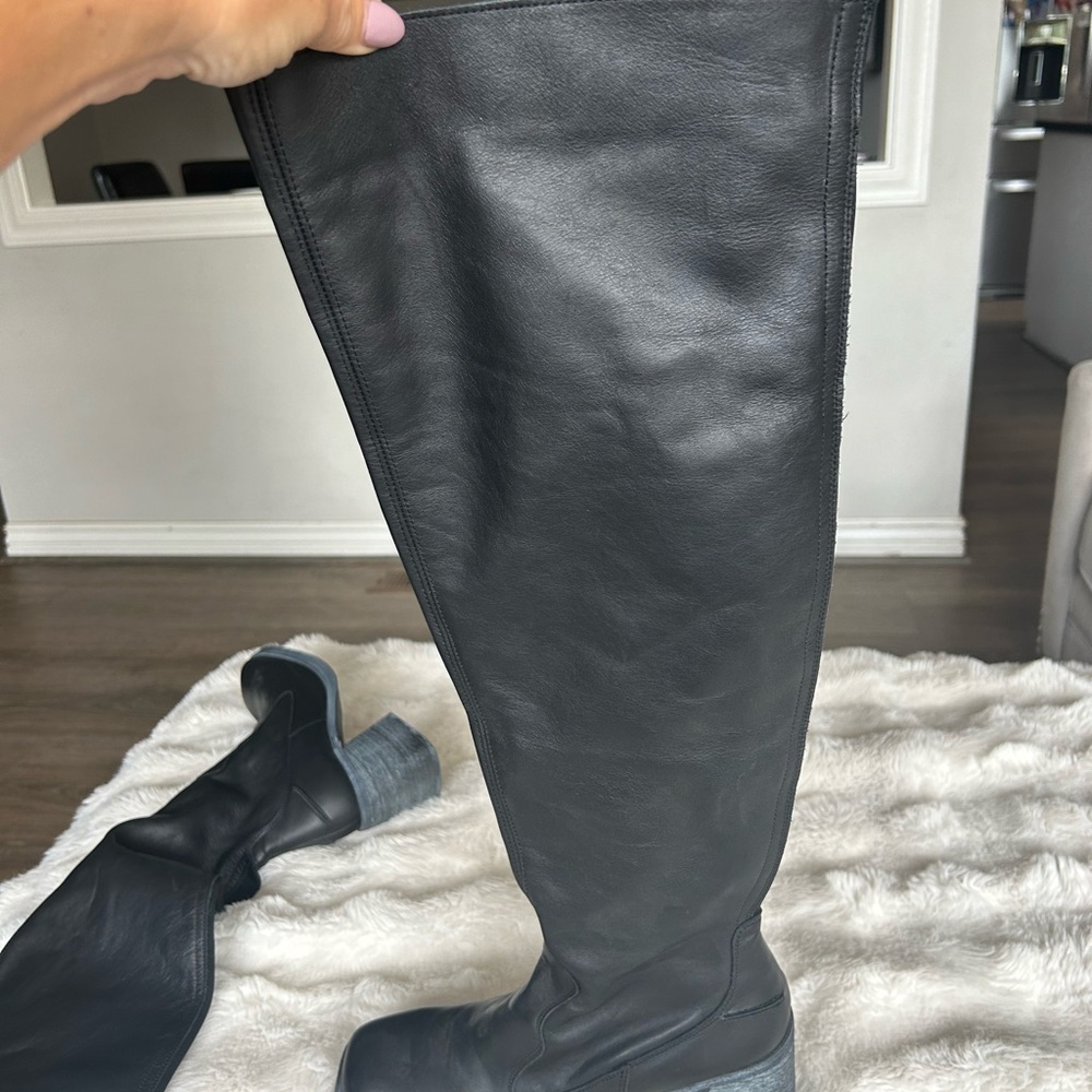 Free People above the knee ,91/2 leather barely worn boot